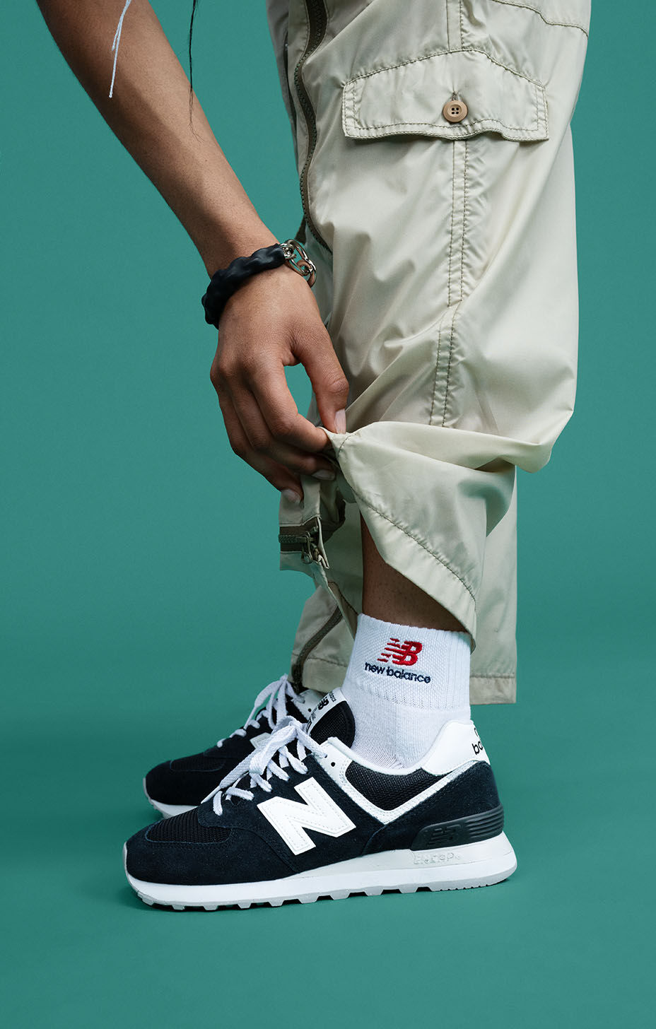 new balance kaki Cinosural International School